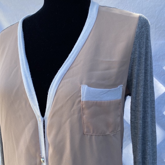 Monteau V-neck Button Up Cardigan Top - Picture 4 of 9
